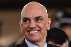 Moraes barra viagem de Bolsonaro aos EUA, mesmo com convite de Trump para posse presidencial