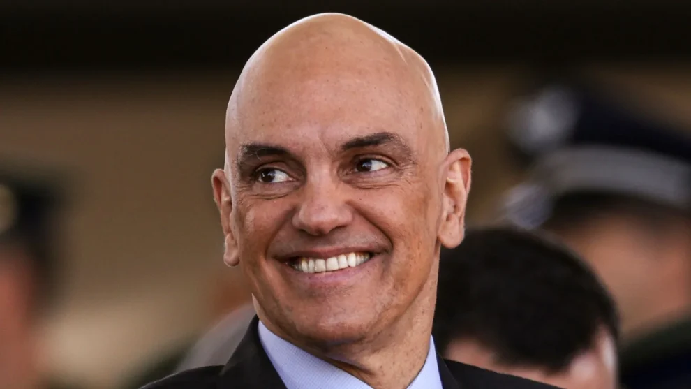 Moraes barra viagem de Bolsonaro aos EUA, mesmo com convite de Trump para posse presidencial