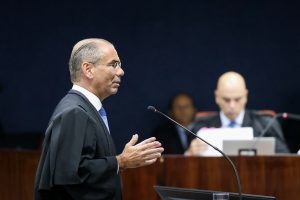 Diante dos ministros do STF, advogados afirmam que a corte violou a Constituiçac e não permitiu acesso aos autos 3