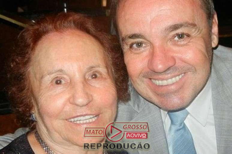 Gugu Liberato ao lado da mãe, Maria do Céu. Ricardo Rocha afirma que apresentador seria filho adotivo.