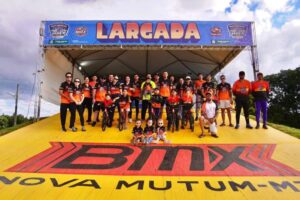 tante avanço no incentivo à prática esportiva local. Os equipamentos foram adqui