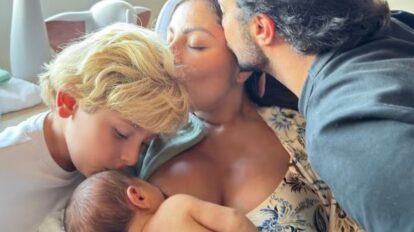 TOP FAMOSOS Advertisement COMENTE ABAIXO: Leia Também: Larissa Manoela celebra estreia de André Luiz em novela co