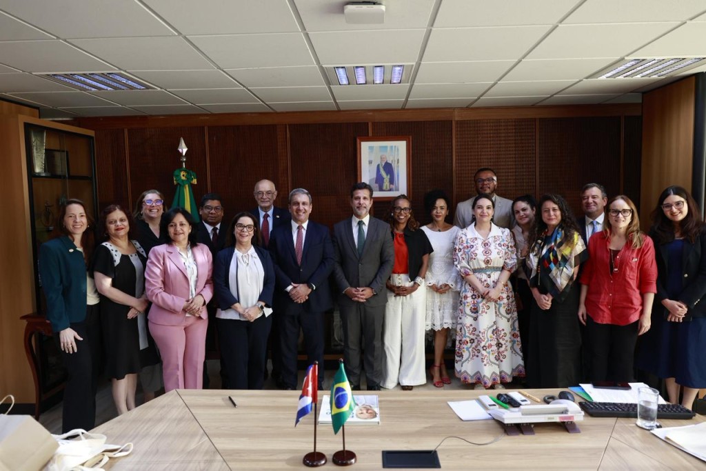 Ministério da Educação COMENTE ABAIXO: Advertisement Related Topics: Da Redação EDUCAÇÃO InovaSUS Digital seleciona 75 i