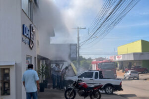 terceiros com o uso de extintor e água. De acordo com as informações repassadas