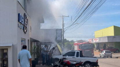 terceiros com o uso de extintor e água. De acordo com as informações repassadas