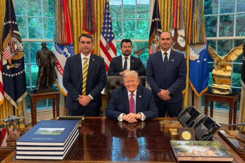Flávio Bolsonaro se encontra com Donald Trump na Casa Branca e desmente narrativas da imprensa
