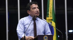 Magno Malta aciona CNJ contra juiz que condenou pais por ensino em casa