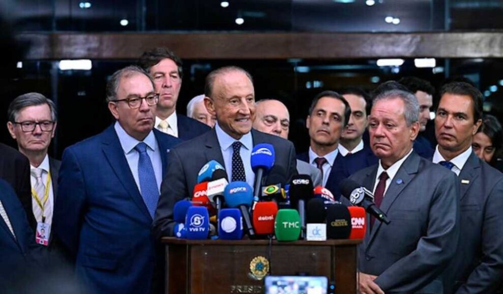 Setor industrial solicita que Alcolumbre adie debate sobre PEC 6x1 para depois das eleições