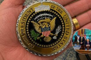 Medalha Trump Bolsonaro: Flávio exibe honraria presidencial e petistas cobram reconhecimento a Lula