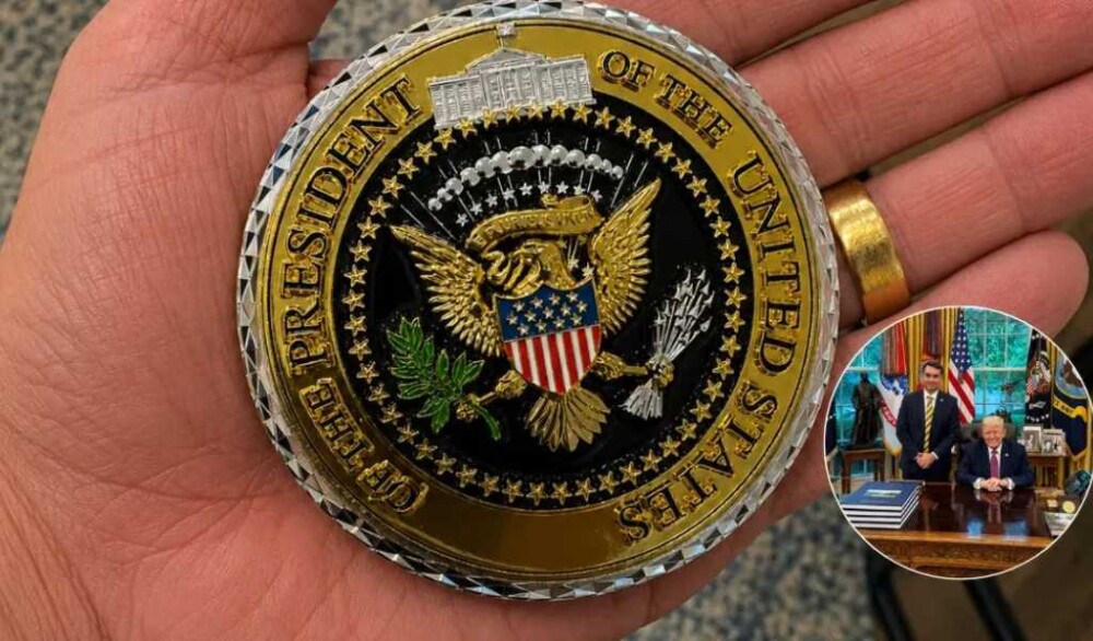 Medalha Trump Bolsonaro: Flávio exibe honraria presidencial e petistas cobram reconhecimento a Lula