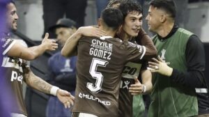 Corinthians perde invencibilidade para o Platense na Neo Química Arena, mas avança líder na Libertadores
