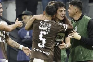 Corinthians perde invencibilidade para o Platense na Neo Química Arena, mas avança líder na Libertadores