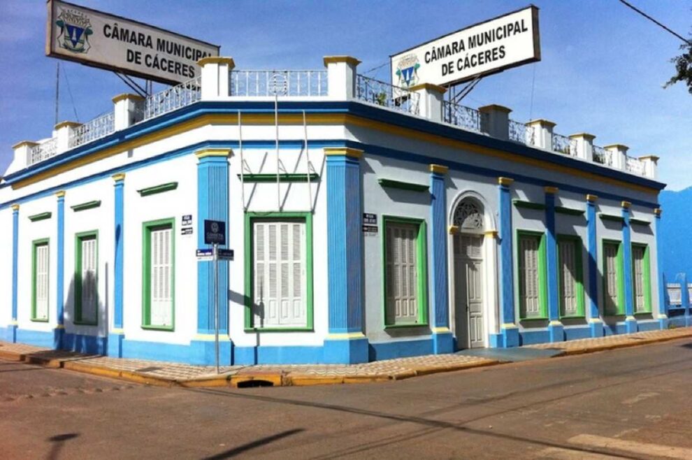 Vereadores de Cáceres aprovam auxílio-alimentação e propõem auxílio-saúde, elevando rendimentos a mais de R$ 25 mil
