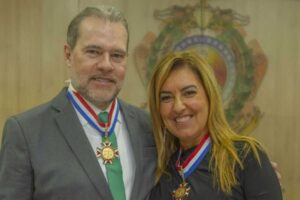 Nunes Marques nomeia Renata Gil, companheira de Toffoli, para diretoria no TSE