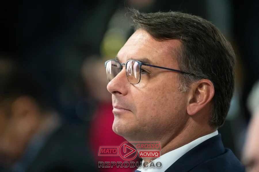 Oposição aciona PGR contra Flávio Bolsonaro por suposto risco à soberania nacional