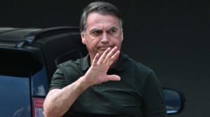 Equipe médica aponta restrição de mobilidade no ombro de Jair Bolsonaro