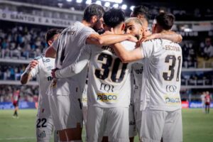 Santos supera o Vitória por 3 a 1 na Vila e escapa do Z4 no Brasileirão
