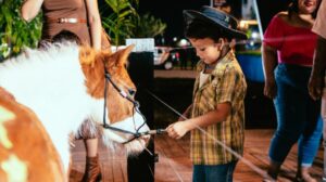 Famílias celebram o Dia da Família na Exponorte com interação inédita na mini fazenda