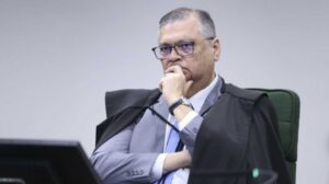 Ministro Flávio Dino tem acidente doméstico confirmado
