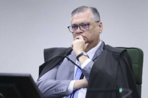Ministro Flávio Dino tem acidente doméstico confirmado