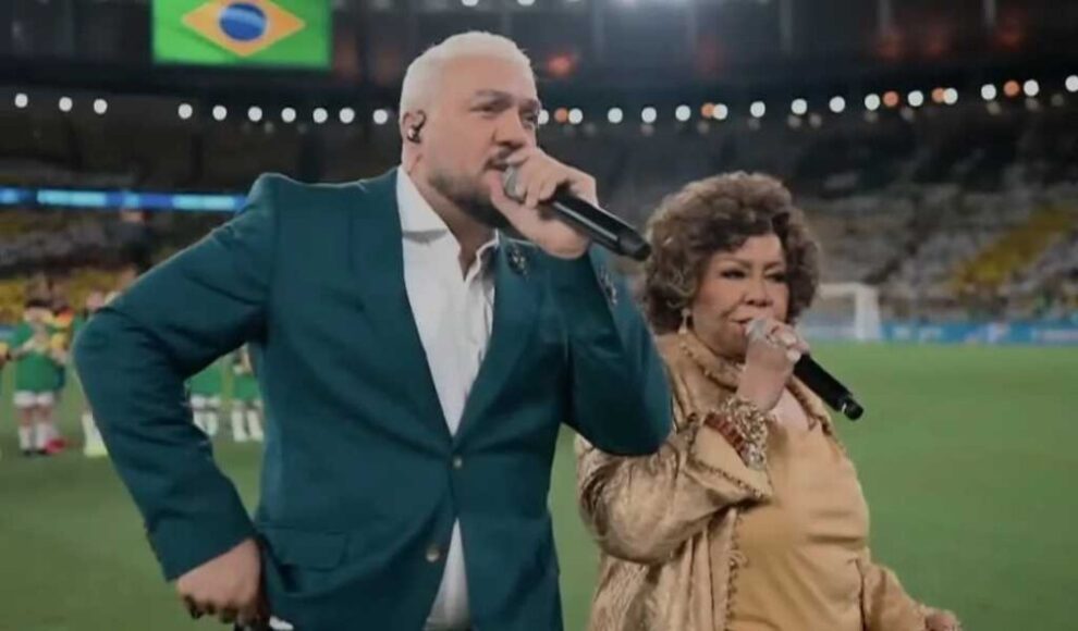 Belo e Alcione enfrentam críticas após interpretação do Hino Nacional em jogo da Seleção