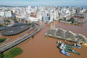 Super El Niño provoca inundações históricas e submerge metrópole brasileira
