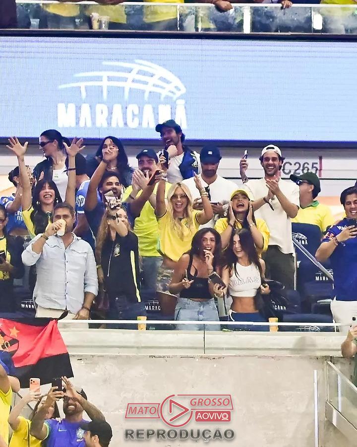 Torcida do Maracanã xinga Virginia Fonseca após influenciadora celebrar gol de Vini Jr.