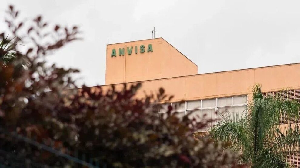 Anvisa suspende lotes de remédios para câncer e pressão alta após falhas de qualidade