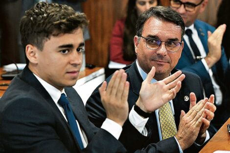 Flávio Bolsonaro prega união na direita e aponta Nikolas Ferreira como liderança oposicionista