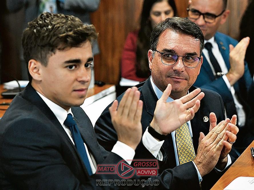 Flávio Bolsonaro prega união na direita e aponta Nikolas Ferreira como liderança oposicionista