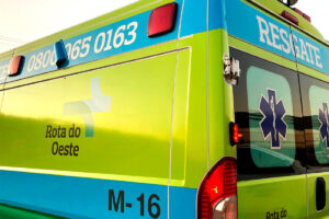 Quatro veículos se chocam na Br-364, ferindo 2 caminhoneiros gravemente e bloqueando a via por 5h.