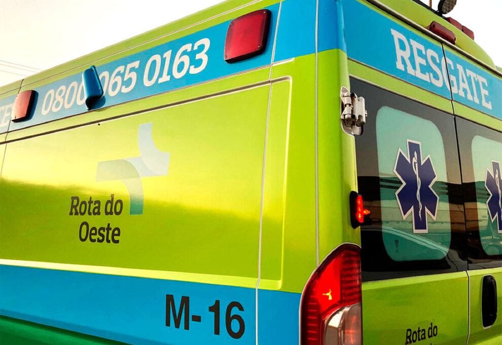 Quatro veículos se chocam na Br-364, ferindo 2 caminhoneiros gravemente e bloqueando a via por 5h.