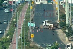 Acidente em Cuiabá: colisão entre moto e caminhão interdita parcialmente Estrada de Chapada