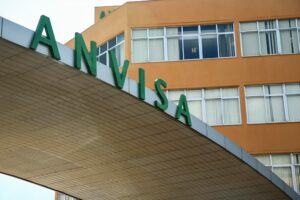 Anvisa ordena recolhimento de água Crystal por contaminação de bactéria em lote distribuído no DF e outros estados