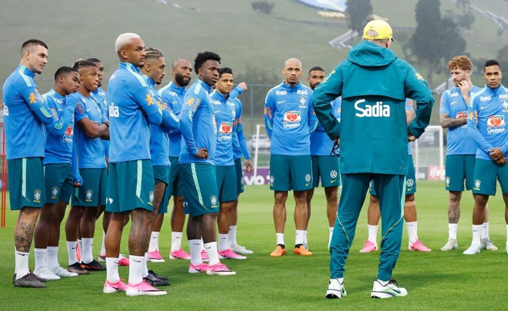 Ancelotti surpreende e testa Rayan e Léo Pereira em último ensaio da Seleção
