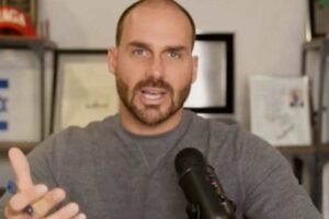 Eduardo Bolsonaro rebate boatos sobre suposta substituição do sistema PIX