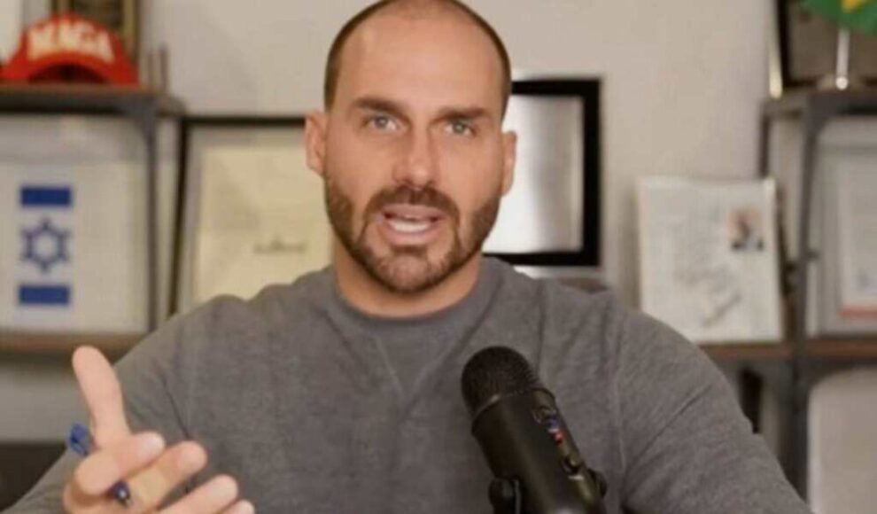 Eduardo Bolsonaro rebate boatos sobre suposta substituição do sistema PIX