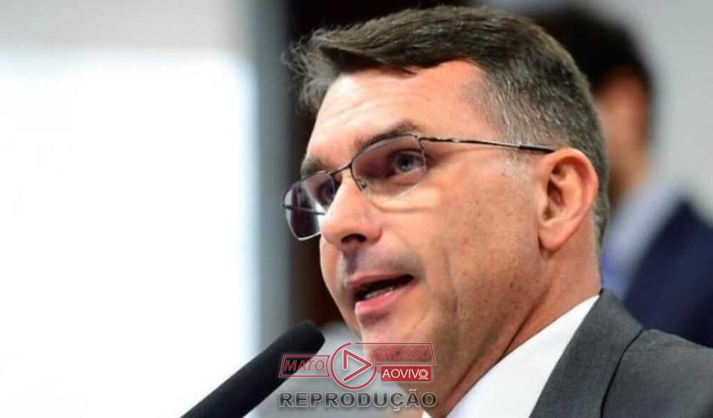 Flávio Bolsonaro articula para afastar Alexandre de Moraes de processos sobre Master e Vorcaro