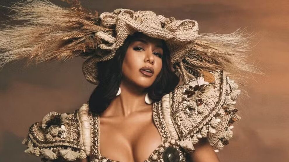 Priscila Senna abre São João 2026 em Caruaru com look artesanal inspirado em chapéu de palha
