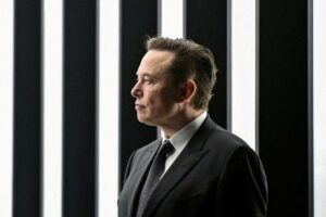 Elon Musk se aproxima de marco histórico como o primeiro trilionário global
