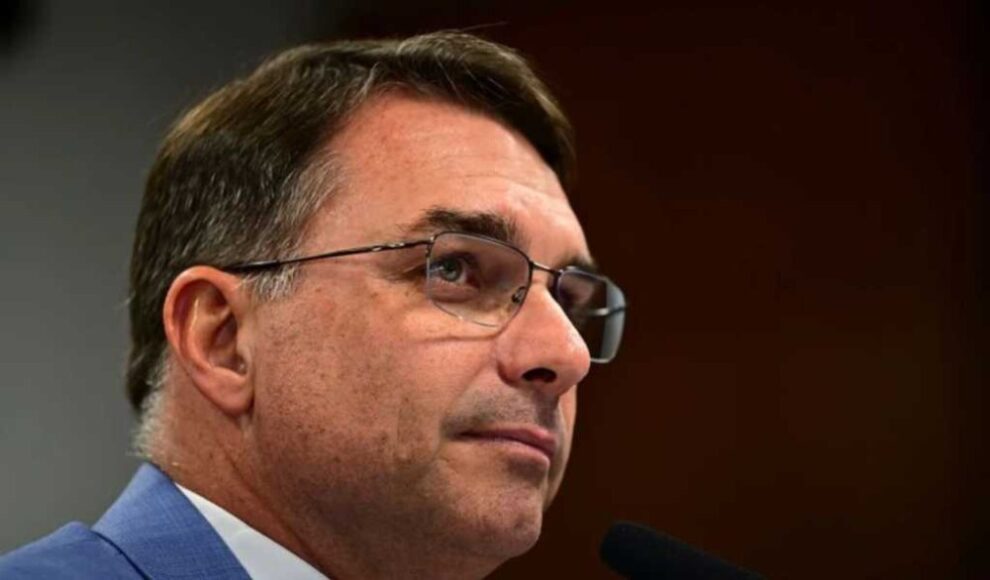 Flávio Bolsonaro lidera intenções de voto para a presidência em Goiás segundo Numen Data