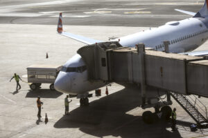 Carga tributária na aviação da América Latina supera em quase 100% a da América do Norte segundo Iata