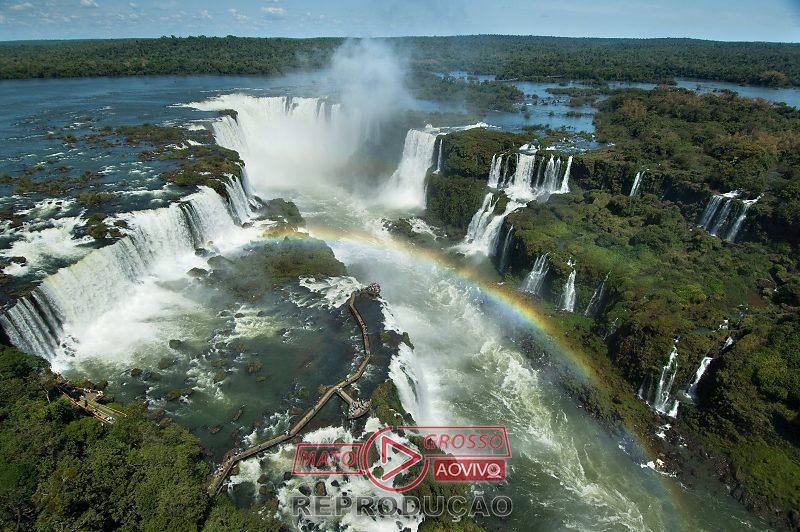 Resgate arriscado: turista salta em área proibida das Cataratas do Iguaçu por celular