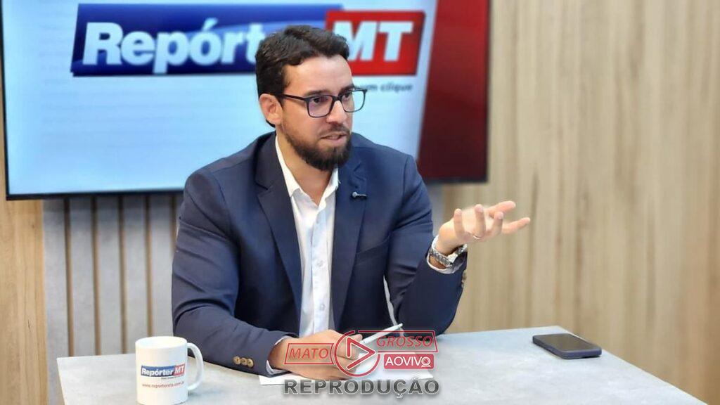 Piso liso residencial é vilão silencioso para a saúde da coluna e articulações de cães