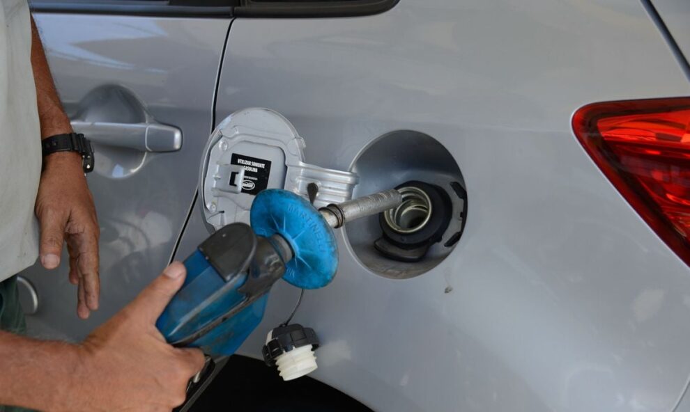 Governo federal avalia nova elevação do teor de etanol na gasolina para 32%
