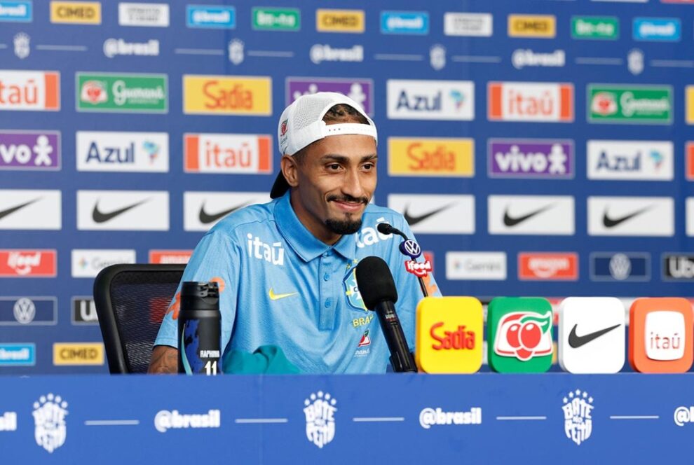 Raphinha projeta Copa de 2026 com maturidade e elogia Carlo Ancelotti