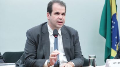 Câmara dos Deputados fiscaliza concessão da Rodovia Rio-santos em audiência pública