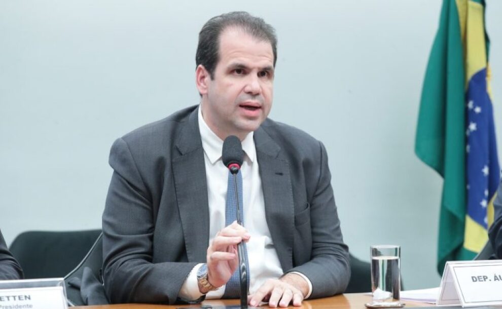 Câmara dos Deputados fiscaliza concessão da Rodovia Rio-santos em audiência pública