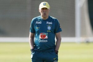 Em véspera de Copa, Ancelotti esconde o jogo e não revela time titular para a estreia.