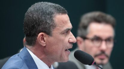 Coronel Assis diz que Lula ofendeu milhões de brasileiros honestos com fala sobre celulares.